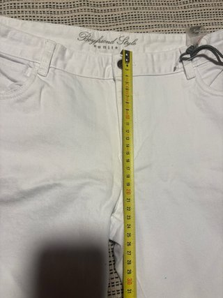 Short bermuda vaquero blanco de la marca Unit