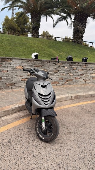 Piaggio Zip Scooter Gris/Negro