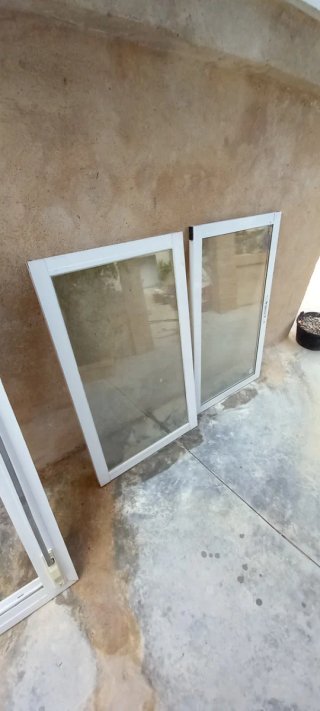 Ventana aluminio blanco con persiana