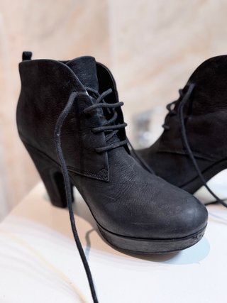 Botines Geox Negros con Cordones