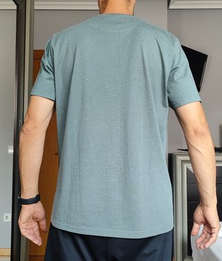 Camiseta Easy Wear verde con bolsillo