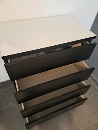 Cajonera MALM 4 cajones con cristal encima