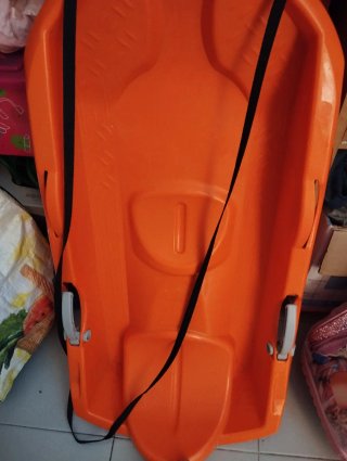 Trineo de plástico naranja