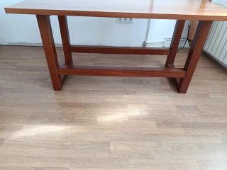 Mesa de comedor de madera