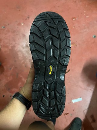 Botas de seguridad Kapital negras y naranjas
