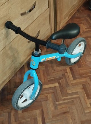 Bicicleta de aprendizaje azul