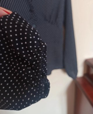 Blusa lunares negra talla S