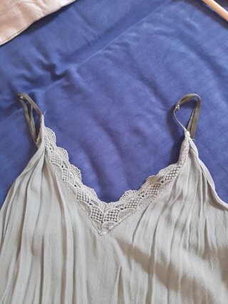 Blusa verde con encaje