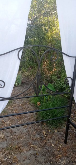 Letto baldacchino artigianale in ferro battuto