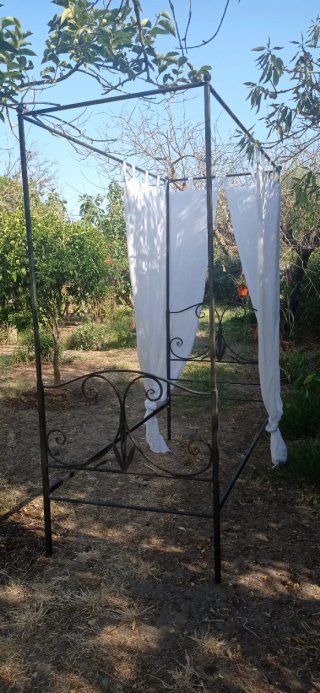Letto baldacchino artigianale in ferro battuto