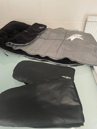 Saco y manoplas para carrito bebé, marca Jané
