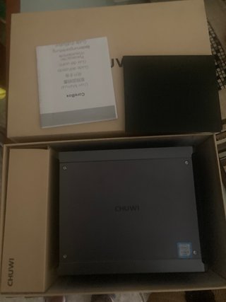 Mini PC CHUWI Core i5 8GB RAM 500GB SSD y monitor