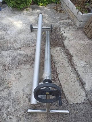 Enrollador telescópico para manta de piscina