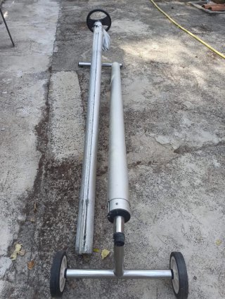 Enrollador telescópico para manta de piscina
