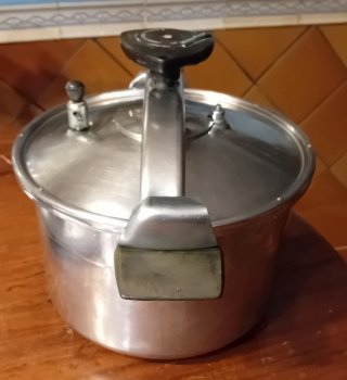 Olla a presión Magefesa