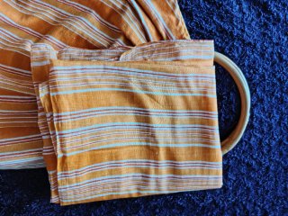 Bolso de playa con pareo naranja