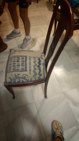 Mesa de madera completa con sus seis sillas