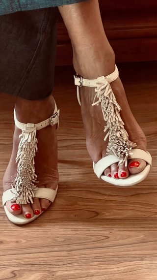 Sandalias tacón beige flecos. Llevadas 1 sola vez