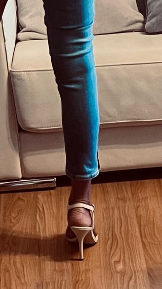 Sandalias tacón beige flecos. Llevadas 1 sola vez