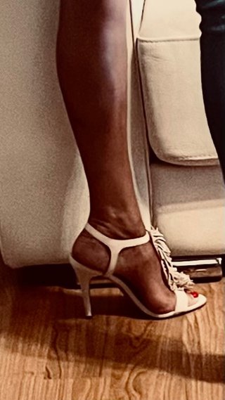 Sandalias tacón beige flecos. Llevadas 1 sola vez