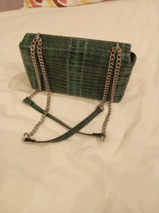 Bolso Parfois verde efecto piel serpiente