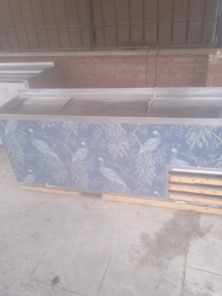 Nevera botellero con diseño de pavos reales