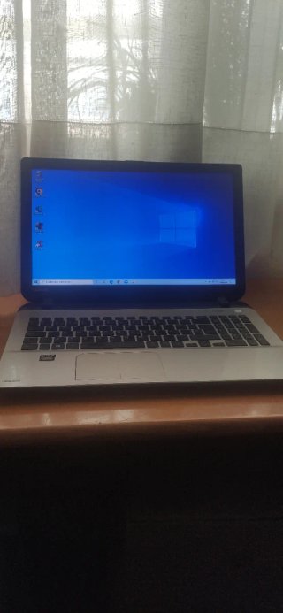 Toshiba Satellite L50-B-1HM Laptop