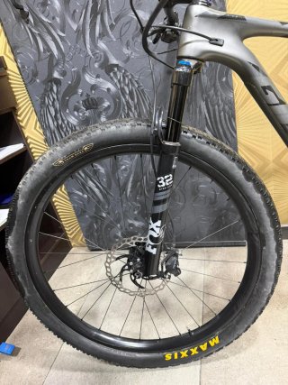 Bicicleta MTB Giant Full Carbono. Talla M