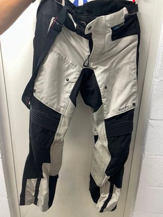 Chaqueta y pantalón moto Revit Defender Pro GTX