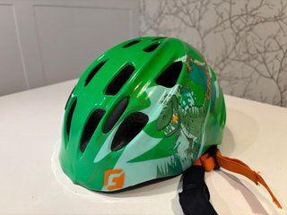 Bicicleta niñ@ BTWIN con cesta, ruedines y casco