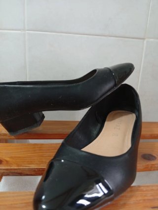 Zapatos de tacón negros para mujer