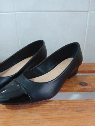 Zapatos de tacón negros para mujer