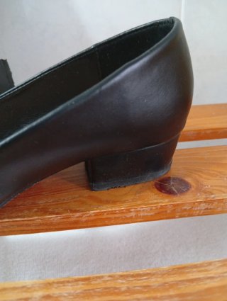 Zapatos de tacón negros para mujer