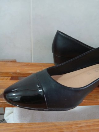Zapatos de tacón negros para mujer