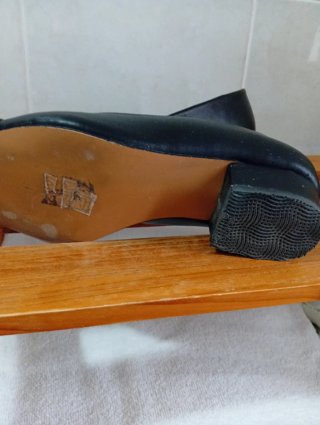Zapatos de tacón negros para mujer