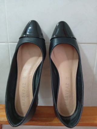Zapatos de tacón negros para mujer