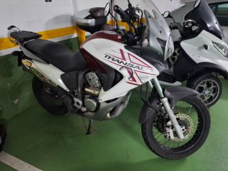 Honda Transalp Roja y Blanca