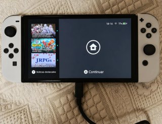 Nintendo Switch OLED con juego y accesorios