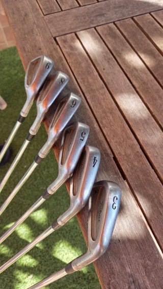 Hierros Titleist 990 juntos o individuales