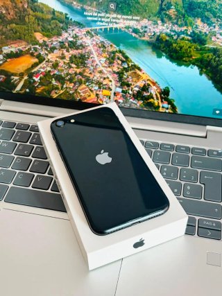 iPhone SE 3 2022 Batteria 100% nuovissimo