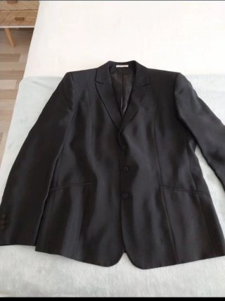 Traje de ceremonia beige y blanco