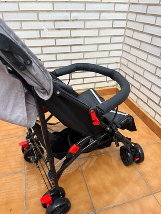 Silla de paseo ligera gris