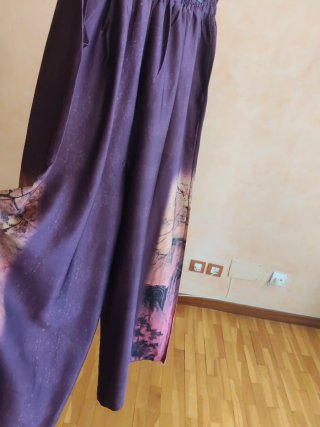 Pantalón estilo kimono estampado