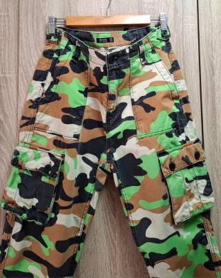 Pantalones cargo camuflaje Bershka Talla 38