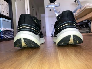 Joma R2000 Zapatillas Running Negro/Dorado