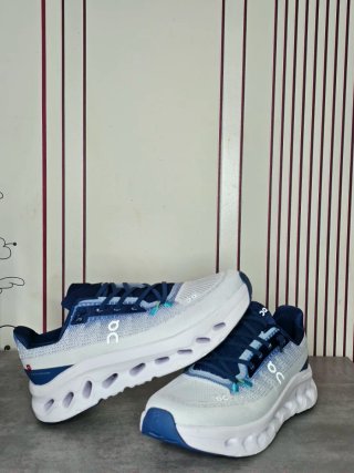 On Cloudtilt Ivory Tempest Azul y Blanco Talla 39
