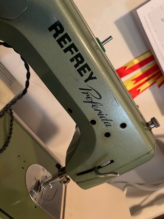 Máquina de coser Refrey Preferida