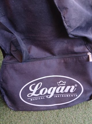 Guitarra Clásica Logan con Funda