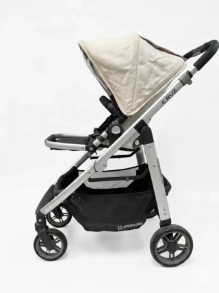 Uppa Baby Cruz Trio beige.