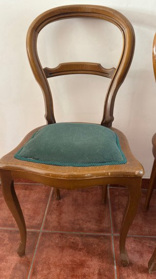 Silla vintage madera, forrada terciopelo verde.